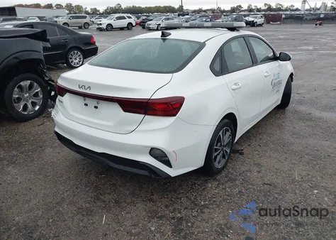 2023 Kia Forte Lxs z USA, uszkodzony, nr VIN 3KPF24AD7PE588347